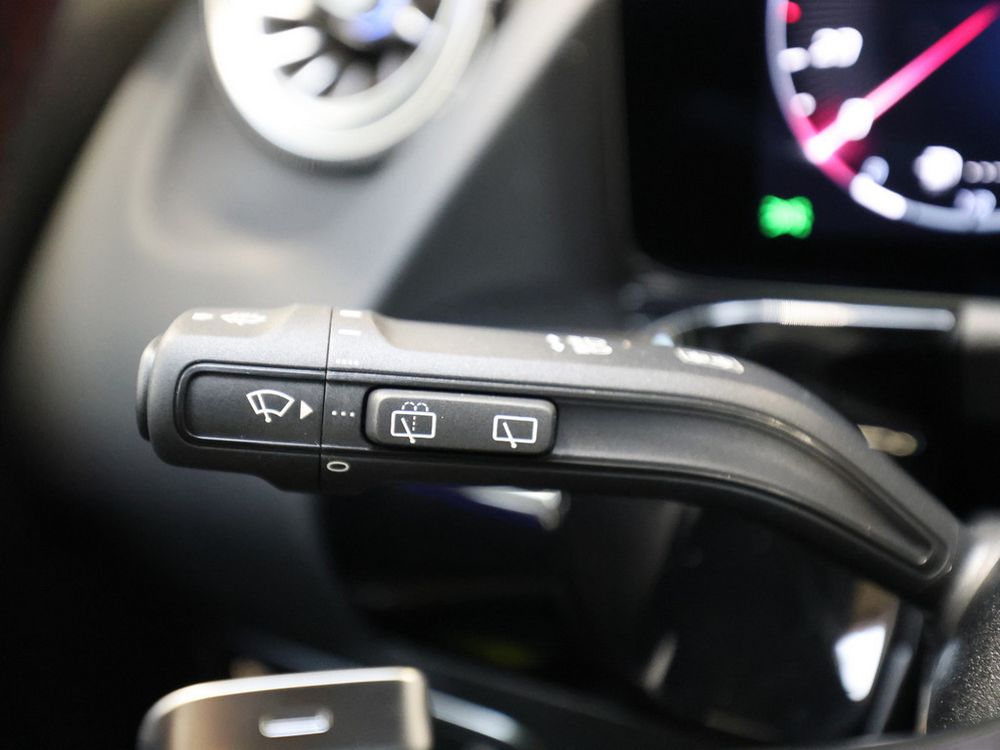 Mercedes-Benz GLA 200 AMG Line AHK LED Navi Kamera Keyless